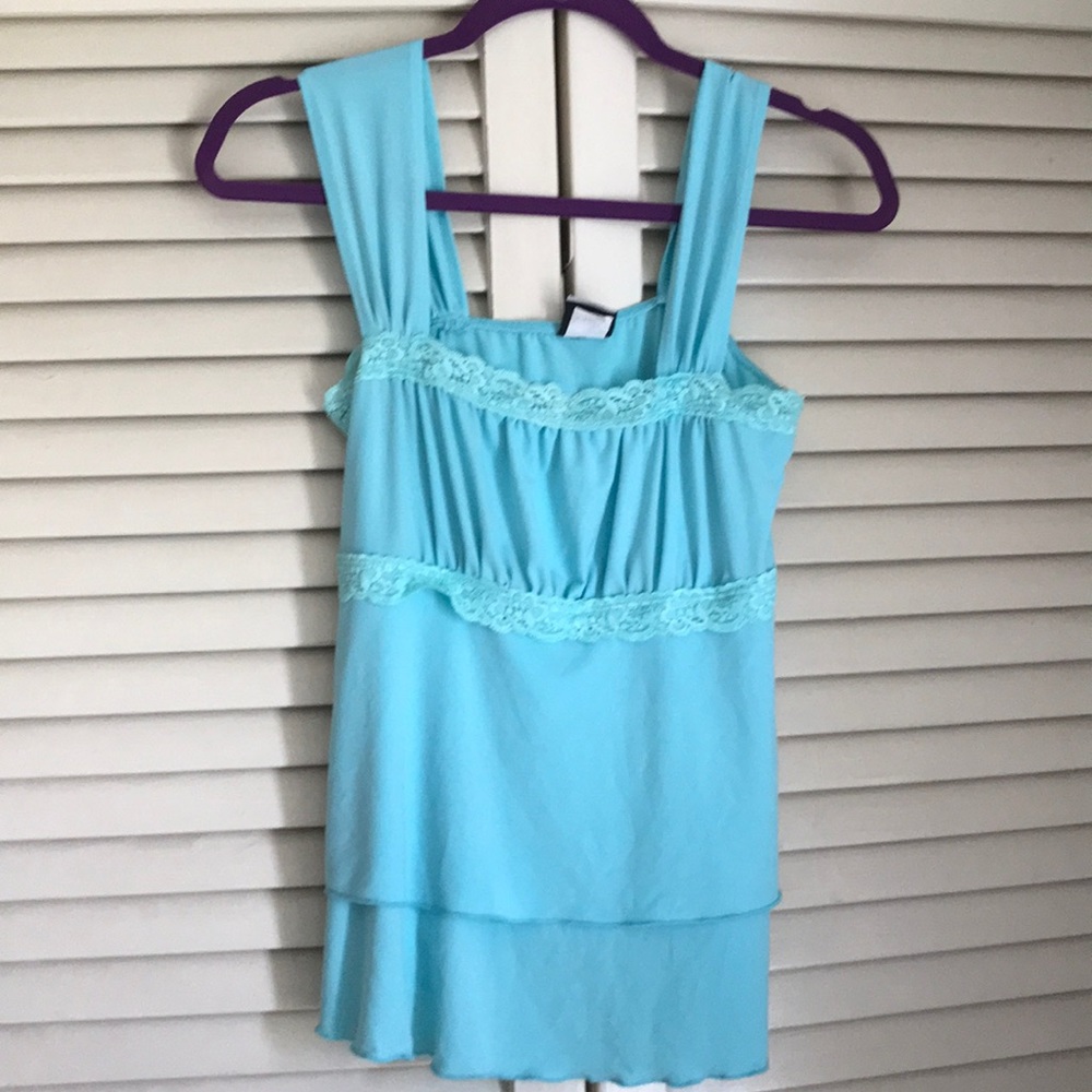 Ruffled tank top with lace around the bodice
